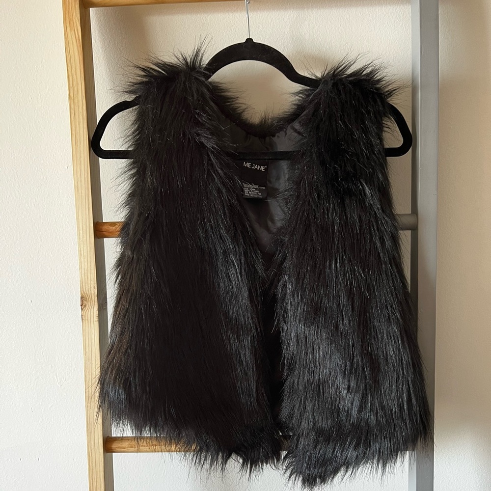 NWOT  black faux fur vest Me Jane